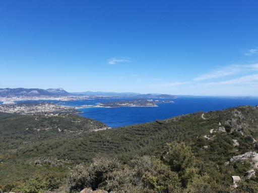 T2: 45m2 :4 Places :independant Dans * Hyeres
